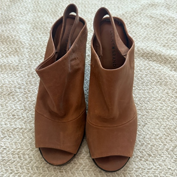 Lucky Brand cognac Brown Women's Open-Toe Shoes - Picture 1 of 6